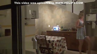 camera cachee devant ma fenetre de cuisine pour voyeurs
