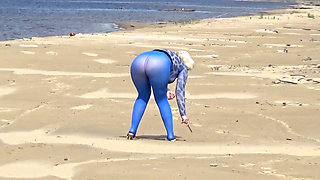 Blue style 2 - Flashing on beach