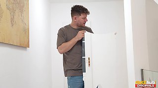 The Invisibility Cloak - Michael Fly nails buxom Czech Brunette with big ass