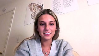 Amateur Webcam Cute Teen Plays Solo with Big Dildo