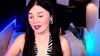 Hot brunette from squirt masturbating on webcam