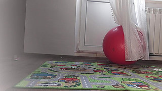 Amateur wife masturbates but fingers her pussy until orgasm