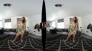 Perfect blonde babe in solo masturbation