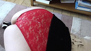 Mature amateur takes her first panty cumshot
