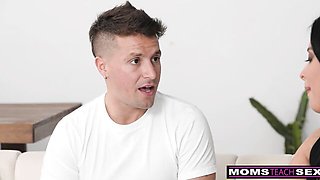 Flashy Anissa Kate and Jay Romero's deep throating scene