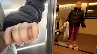 An unknown sporty girl from the hotel gives me a blowjob in the public elevator and helps me finish cumming