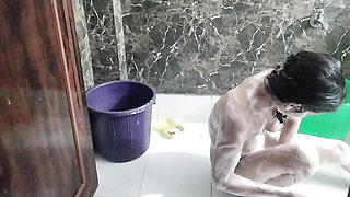 Sister in law ko bathroom me pakad ke chod diya