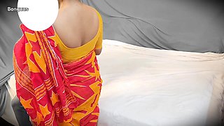 Indian Bhabhi Fucking Delivery Boy in Doggy Style wearing Saree while her Husband is Out of tow