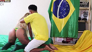Loira torcedora do Brazil fundendo gostoso com negão