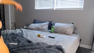 Big ass babe exposes her big boobs