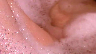 Bubble Bath Playtime: Pee, Queefs & Pussy Fountain
