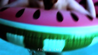 Amateur Teen babe Naked At the Pool