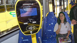 Female Student Can't Resist the Cock She Saw on the Bus