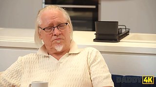 Daddy4k. spoon posture feels the finest when cheating