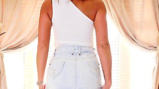 Babestation - British beauty Natalia Forest slides her