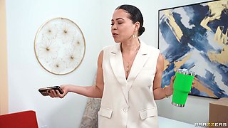 Stuffing The Slippery Assistant With Victor Ray, Jadynn Stone - Brazzers