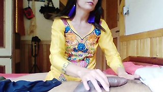 Steamy cougar Bolly Karma explores fantasies with natural BBC