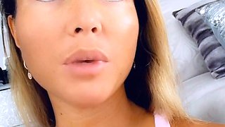 amateur blonde solo webcam