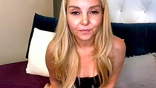 Blonde solo toying