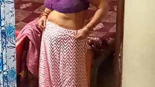 Aunty caught red handed on camera while changing dress.