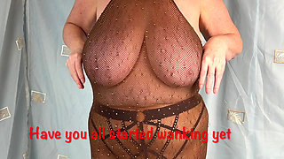 Mrs Mature Feet Strips for her Nylon Fans 387