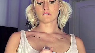 DAISY RAE HELPS YOU STROKE YOURSELF BEFORE BED