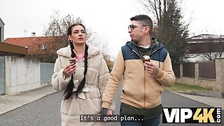 Easy-on-the-eyes beauty - milf movie - VIP 4K