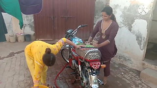 INDIAN DESI GIRLS IN THE BATH, HOT SISTERS, HOT PAKISTANI GIRLS