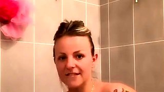 Hot amateur blonde pregnant toying her pussy solo