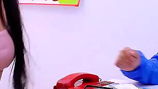 Girl Drips the Gynecologist's Fingers on Her Visit to His Doctor's Office