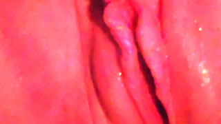 Muscular woman wixxes the big with squirting and dirty talk