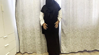 Moroccan Stepsister in Pantyhose Without Panties