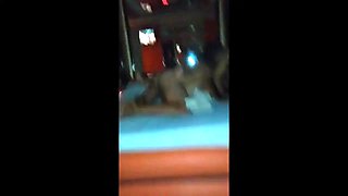 KARINA CASADA NO MOTEL COM DOIS MACHOS E CORNO FILMANDO