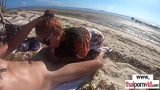 Amateur Thai teen fucked a BWC at beach