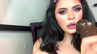 Curvy Silver Beauty Mesmerizes with Wild Masturbation Booty Heat