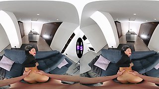 Skinny teen Breiny Zoe rides in vr with passion