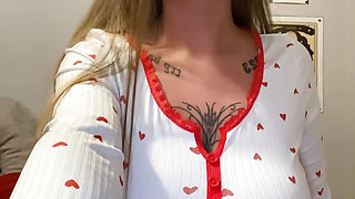 Bigtits horny goth teen fingers deep moans louder