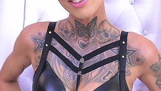 Vicky Hundt - Round 2 - I'll Show You Something of Myself!