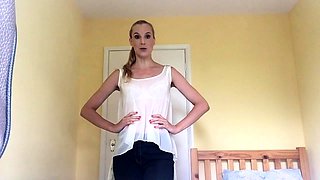 amateur blonde solo webcam