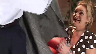 Watch crazy queen's action