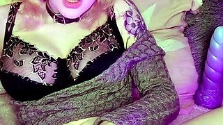 Amateur blonde teen fucks pussy and ass with toy