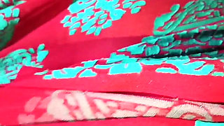 Marathi Wife Use Headphone