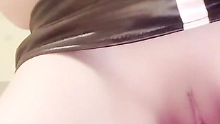 A Sexy Female Secretary with High Heels and Black Stockings Went to Her Boss's House on the Weekend and Was Given a Blowjob