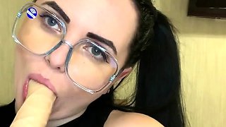 Playful webcam babe with brunette hair