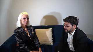 Lila mixes sex... and literature! - Jacquie et Michel TV