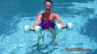 Oiled steamy blows personal trainer outside by the pool