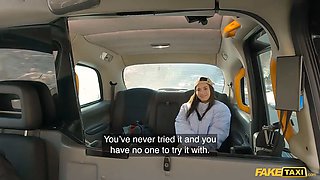 Faux cab sexy film college girl makes her very own sextape with a taxi driver