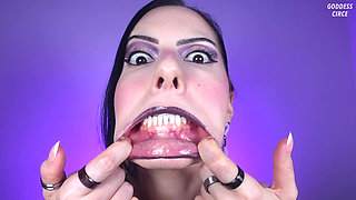 Silly Faces - Natural Face with Heavy Make-up 4