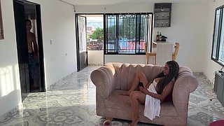VEN HERMANASTRA NO TE MASTURBES MAS AQUI ESTÁ MI POLLA. Mi hermanastra es adicta al sexo y la follo. - Anal