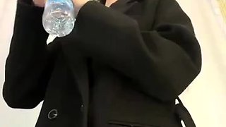 Shy_priincess masturbates in public toilet